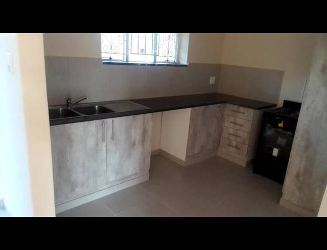 2 BEDROOM PROPERTY TO RENT IN FLORIDA